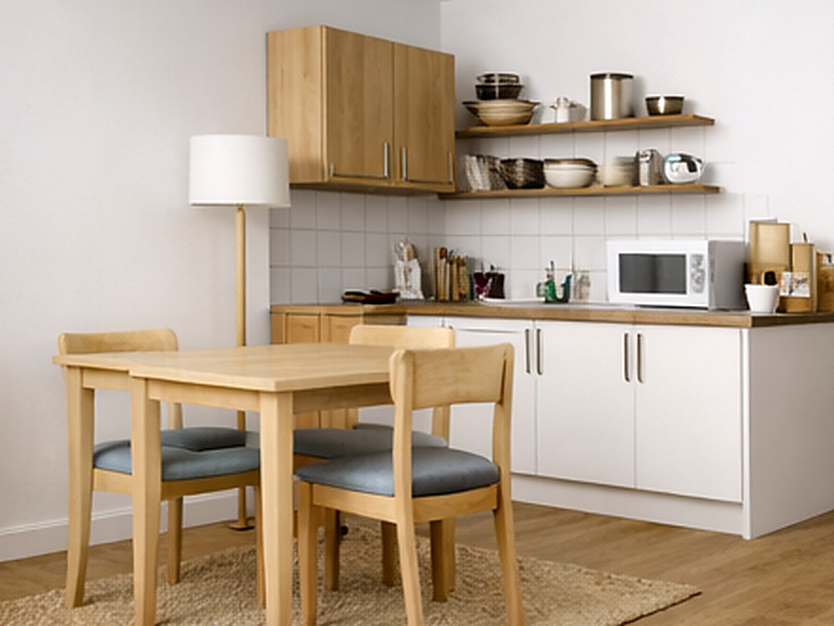 Studio étudiant – coin nuit en bois, tapis centré sous le lit